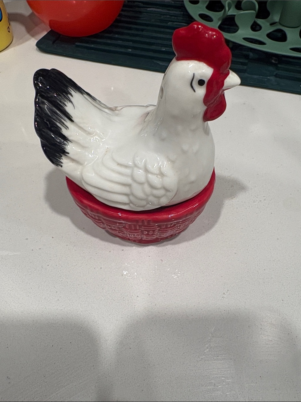White Ceramic Hen Salt and Pepper Shaker Set